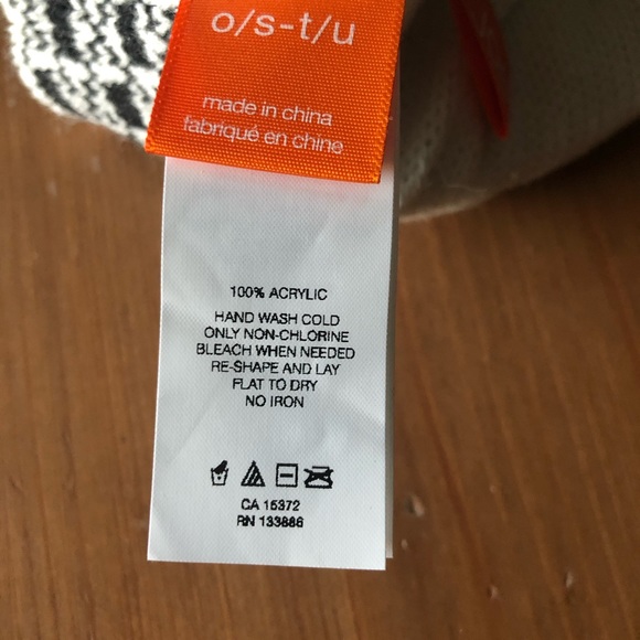 ➕ADD-ON➕ Joe Fresh Pom Beanie Hat - Picture 4 of 4